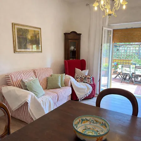 Casa Burano-terrazza Relax Tra Mare E Natura Apartamento *