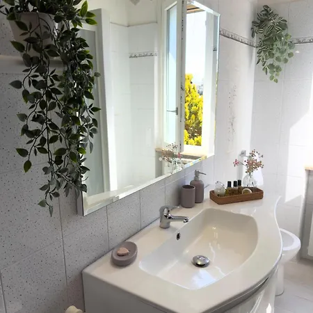 Casa Burano-terrazza Relax Tra Mare E Natura Apartamento *